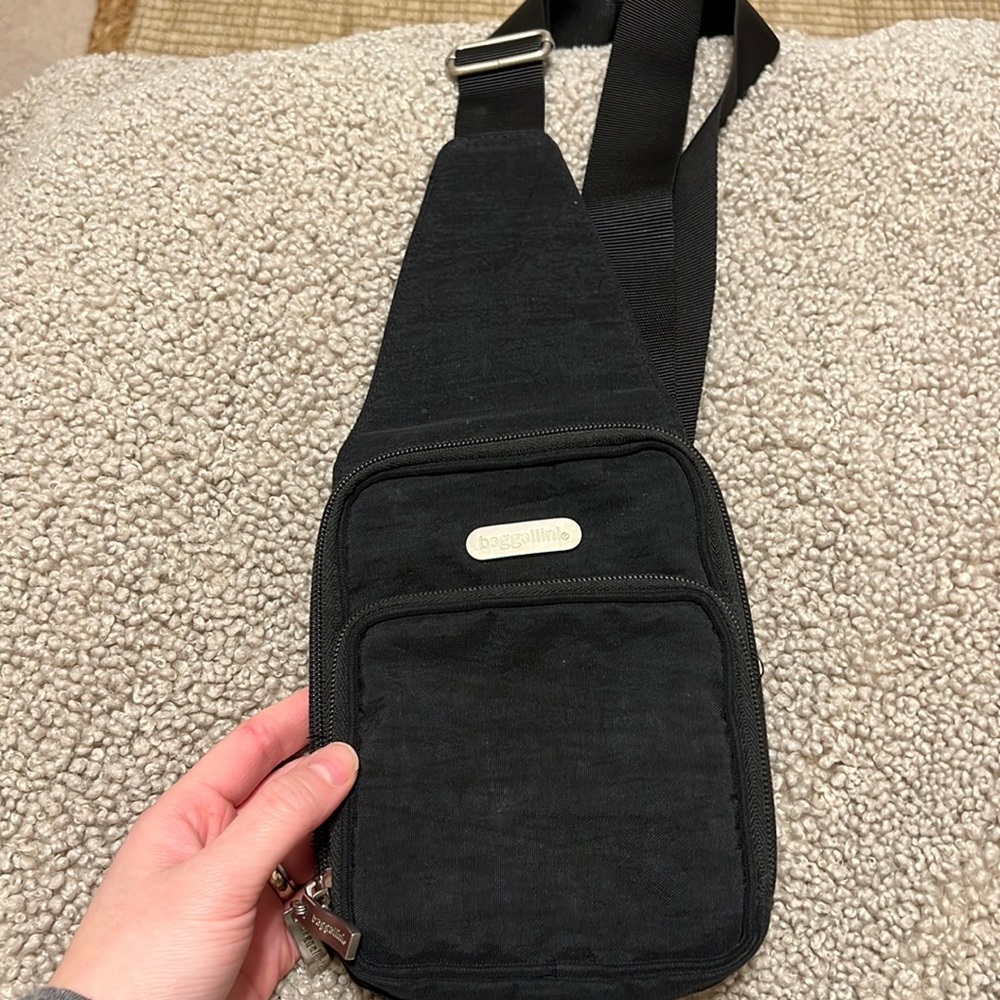 Baggallini crossbody chest bag
